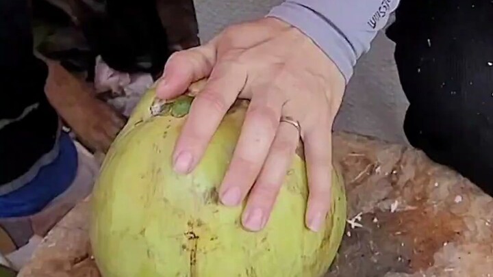 I'm so scared she'll cut her hand!