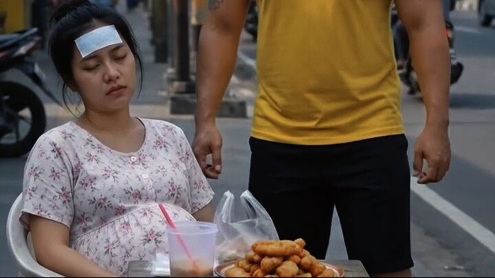 No One Bought Her Food… Until This Man Came Along 🥺❤️