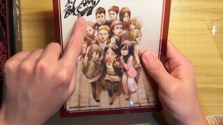 Unboxing komik edisi terbatas pertama Attack on Titan.