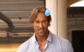 Saat kamu selesai memeriksa jadwal kelas jam delapan pagi dan bersiap-siap kabur