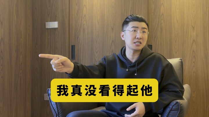 Hóa ra à… chữ S trước ngực có lẽ chính là nghĩa là “trên”!