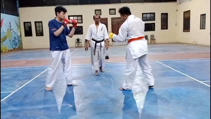 Nemenin Yang Lagi Ujian Kenaikan Sabuk • Karate Kyokushin