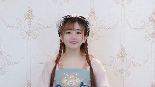 Aku akan memakai rok favoritku dan menari mengikuti lagu "Drunken Butterfly" untuk semua orang