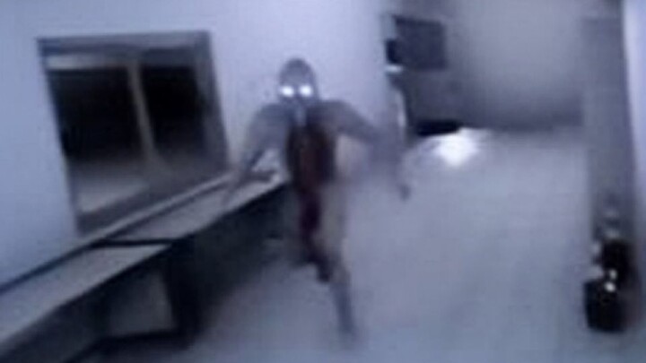 Kabar baik: makhluk aneh sudah masuk ke dalam, kabar buruk: kuncinya juga ada di dalam