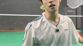 كرة الريشة سهلة جدًا، فقط امتلك اليدين وستتقنها.