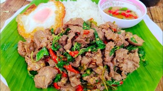 กระเพราเนื้อไข่ดาว ทำกินบ่อยมากๆแต่ก็อร่อยไม่เคยเปลี่ยน สไตล์ | ครัวบ้านๆ Channel