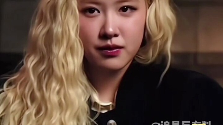 Does Rosé of BLACKPINK only dare to go blonde for fear that fans won’t love her if she tries other h