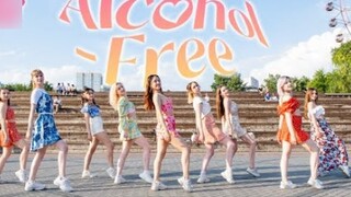 TWICE—'Alcohol-Free' Russian girl dances super sweetly on the street Tuwas' latest comeback single d