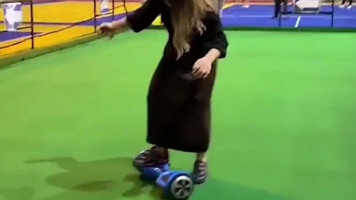 Tôi thấy lựa chọn bài thứ hai là ổn rồi.