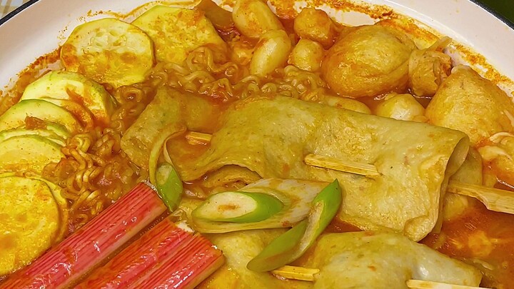 Mỗi 3 giây tag một người bạn, để họ mời bạn ăn lẩu cả năm! Đêm nay ăn vặt: Lẩu quân đội