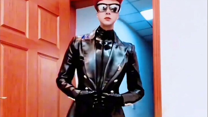 ในช่อง Shénrén TV ตอน “ตำรวจหนุ่มปี้เฉิง” ให้แท็กเพื่อนของคุณในวิดีโอนี้แล้วไม่พูดอะไรเลยสักคำ!