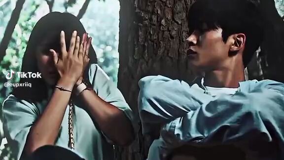 panoorin niyo to matanda to pramiss title ay: extraordinary you