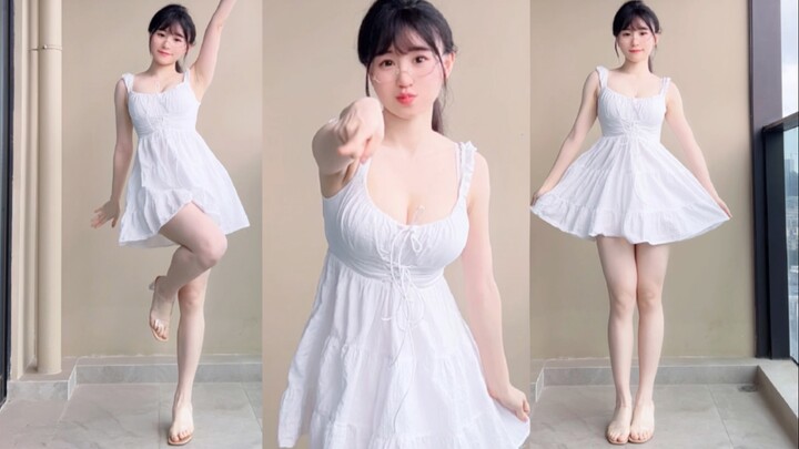 The cute sister with glasses will accompany you through the summer~(｡ì _ í｡)~