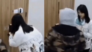 Seorang wanita bertemu dengan pencuri yang sedang mengambil kunci saat dia pulang. Dia merespons den