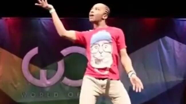 A robot dance that made an unexpected appearance set the whole audience on fire