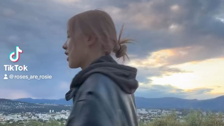 2023.12.31 Rosé cập nhật trên TikTok
