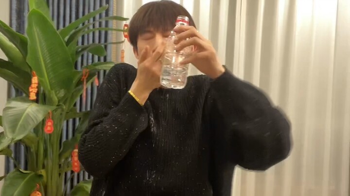 สุขสันต์วันปีใหม่ ฉันจะหมุนให้ทุกคนดูหน่อย