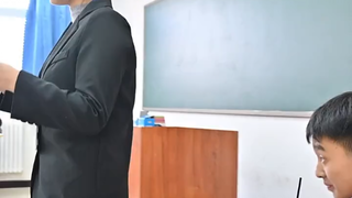 走位很丝滑呀 ，这学生牛逼，可以料到开始没料到最后