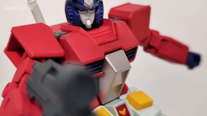 Pencocokan warna Optimus Prime misalnya Gundam Asli mengecat ulang Gundam dan Transformers hal yang 