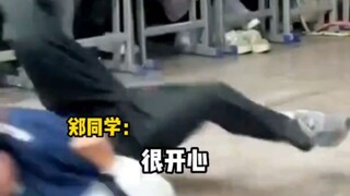 元旦晚会上 高一男生首秀街舞，惊艳四座！引得班上同学高大声呼喊，“你是我男神！”