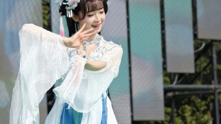 ในที่สุดฉันก็เห็นการเต้นรำสดของครู Ziyan และยังคงเป็นเพลง "Falling Flower Love" ที่ฉันชอบที่สุด