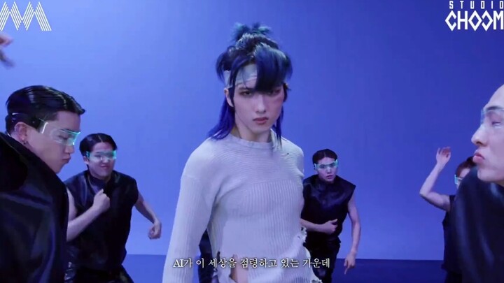 Bionic robot! And long hair too! Neo is driving me crazy!!!!