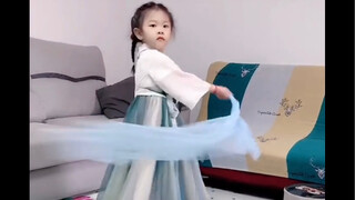 As soon as Yu'er puts on a traditional Chinese-style dress, she starts choreographing and performing