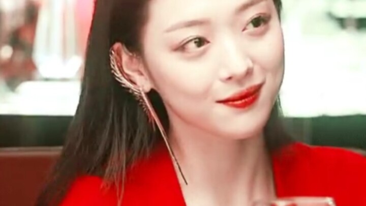 كل الجهود ذهبت سدى!!! هذه المسرحية جعلت جهود فنانة KPOP تبدو مثيرة للسخرية إلى هذا الحد