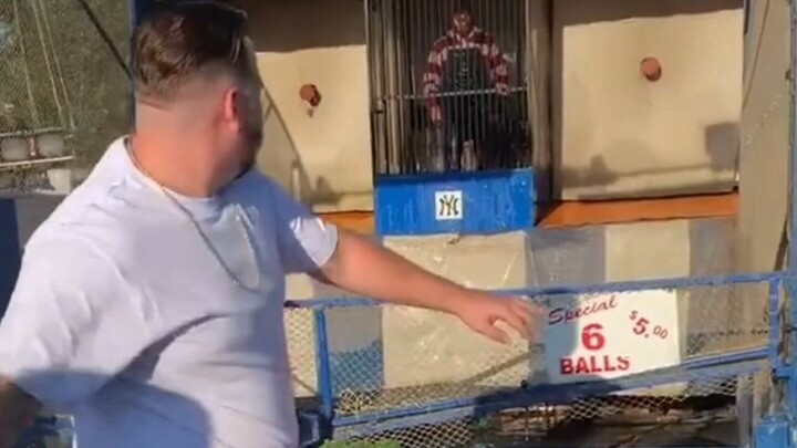 Fun street ball-throwing game: Can you hit the red switch?