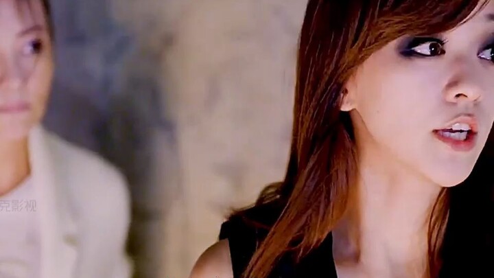 สาวขี่มอเตอร์ไซค์โดนแก๊งอันธพาลล้อมไว้ แล้วอีกแค่เสี้ยววินาทีเดียว สายโทรศัพท์สายเดียวก็ทำให้ทุกคนถึ