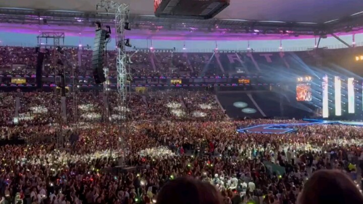 Cheering filled the entire venue! During the intermission of the German KPOP compilation concert, ae
