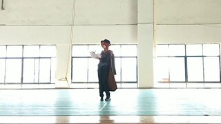 Life is not easy, and I also perform for money. Shocked, a Hong Kong gangster actually...