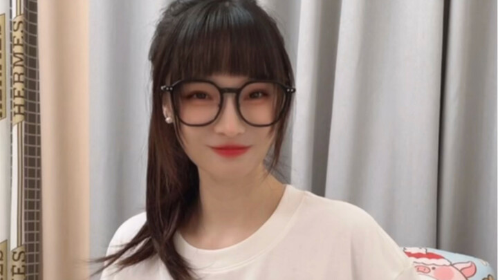 لنتحدث عن قوة الفتاة التي ترتدي قميصي وترفع شعرها في ذيل حصان عالٍ!