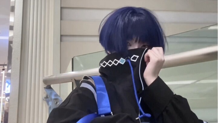 This outfit is perfect for shy, anime-loving introverts! Just tuck my head in, and no one can see me