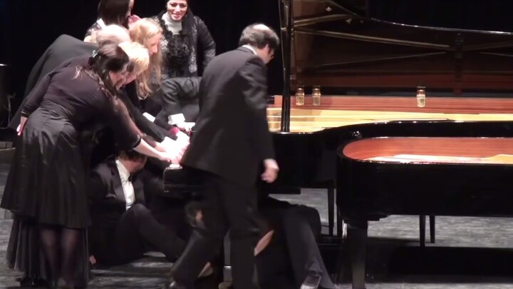 The pianist is also naughty, have you watched the 24-hand combination?