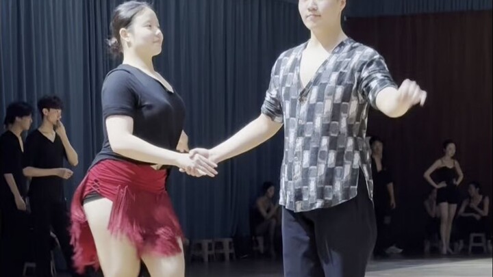 Handsome is over, the youthful style that belongs exclusively to students of national standard dance