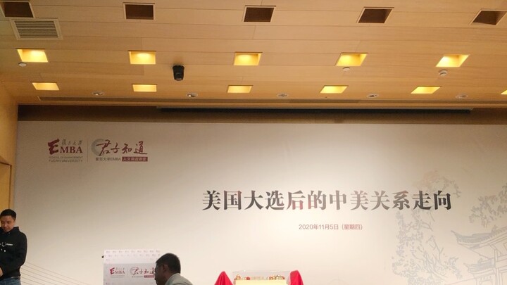 Celebrating Teacher Shen Yi’s birthday after his wonderful lecture/his wife is so beautiful~!