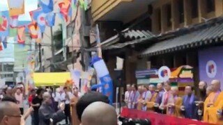 再浓的茶，反复冲泡，也会味寡色淡，姿色全无；再辉煌的的盛宴也会曲终人散，人生 ，事业 ，友谊 起起落落 ，不以物喜 不物以无忧  顺其自然[🌹][🌹][🌹]