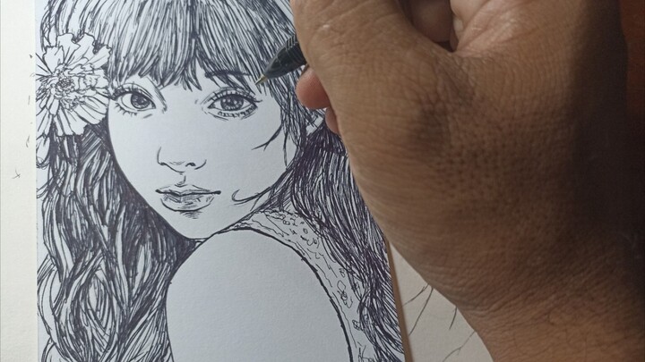 wanita dan sekuntum bunga