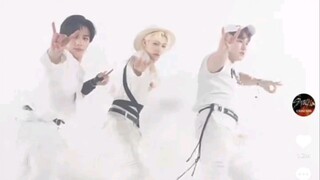 【Stray kids八迷】TikTok 211016 Thunderous challenge雷震子自存 退！退！退！（对不起但是随手一截的封面太好笑了）