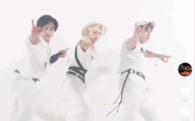 【Stray Kids delapan penggemar】TikTok 211016 tantangan Thunderous Lei Zhenzi simpan sendiri Mundur! M