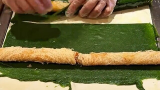 Chef: The most expensive thing in the whole shop is this rice noodle roll cloth, but...