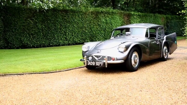 หลังคาแข็งแบบยืดหดได้ของ Daimler SP250ในปี 1960
