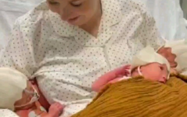 After giving birth to twin daughters, a mom from overseas, Michella, unexpectedly found herself preg