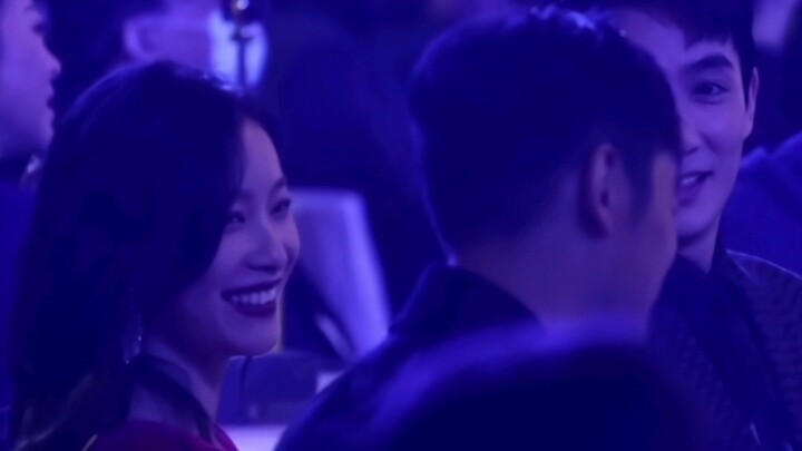 “Sir, are you a fan too?” “No, this is my wife.”