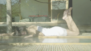 日本这个广告太贱了哈哈哈哈哈