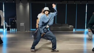 这小哥看着很有实力啊，肯定是个舞担