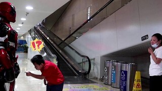 How will passers-by react when I disguise myself as a "robot" [Prank Challenge 111]