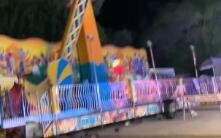 The carnival ride suddenly broke down!!!