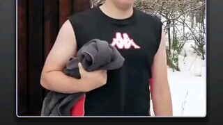 كان الرجل على وشك الخروج للركض، فإذا بالصيف يتحول إلى شتاء.